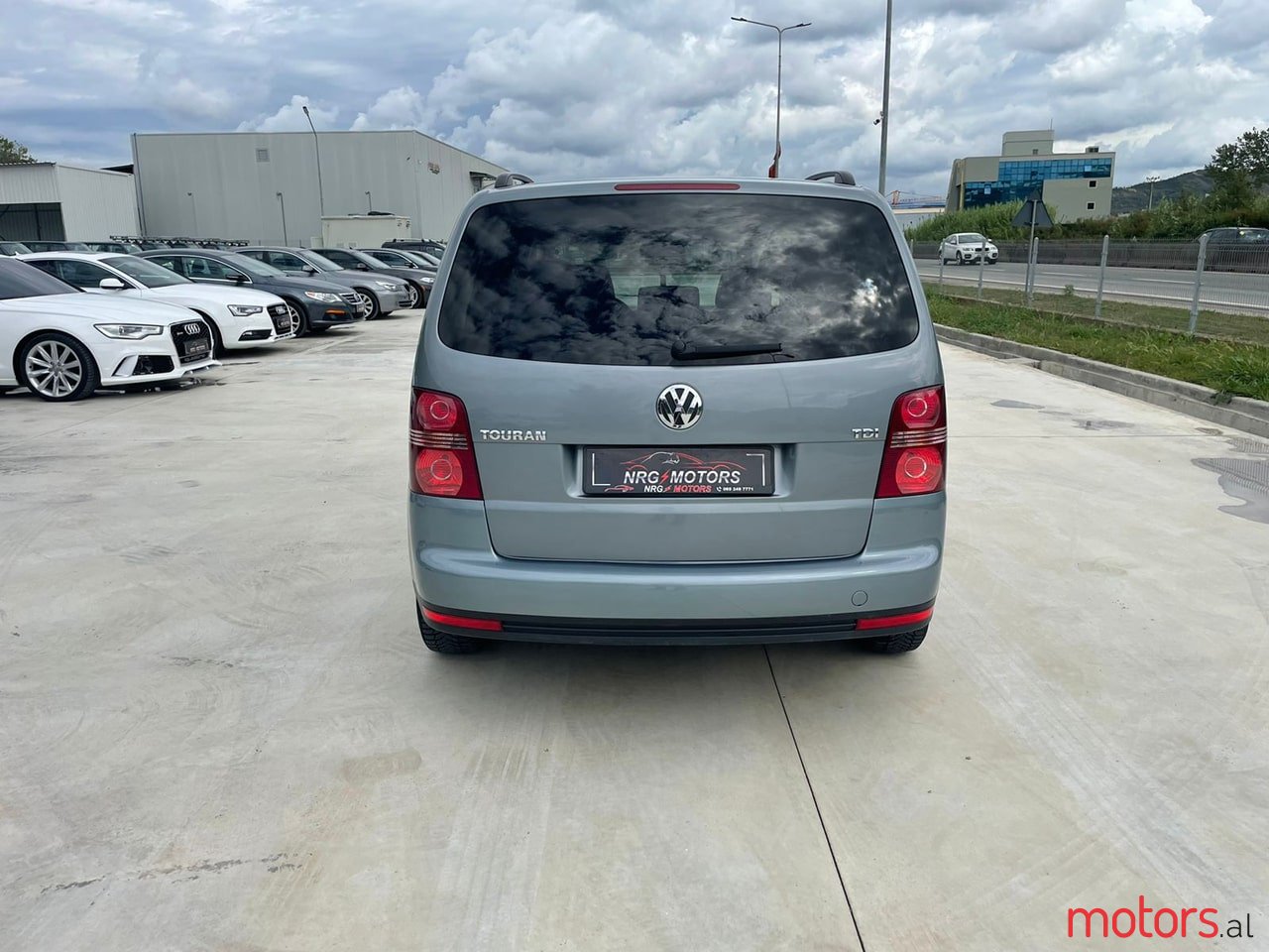 2007' Volkswagen Touran photo #7