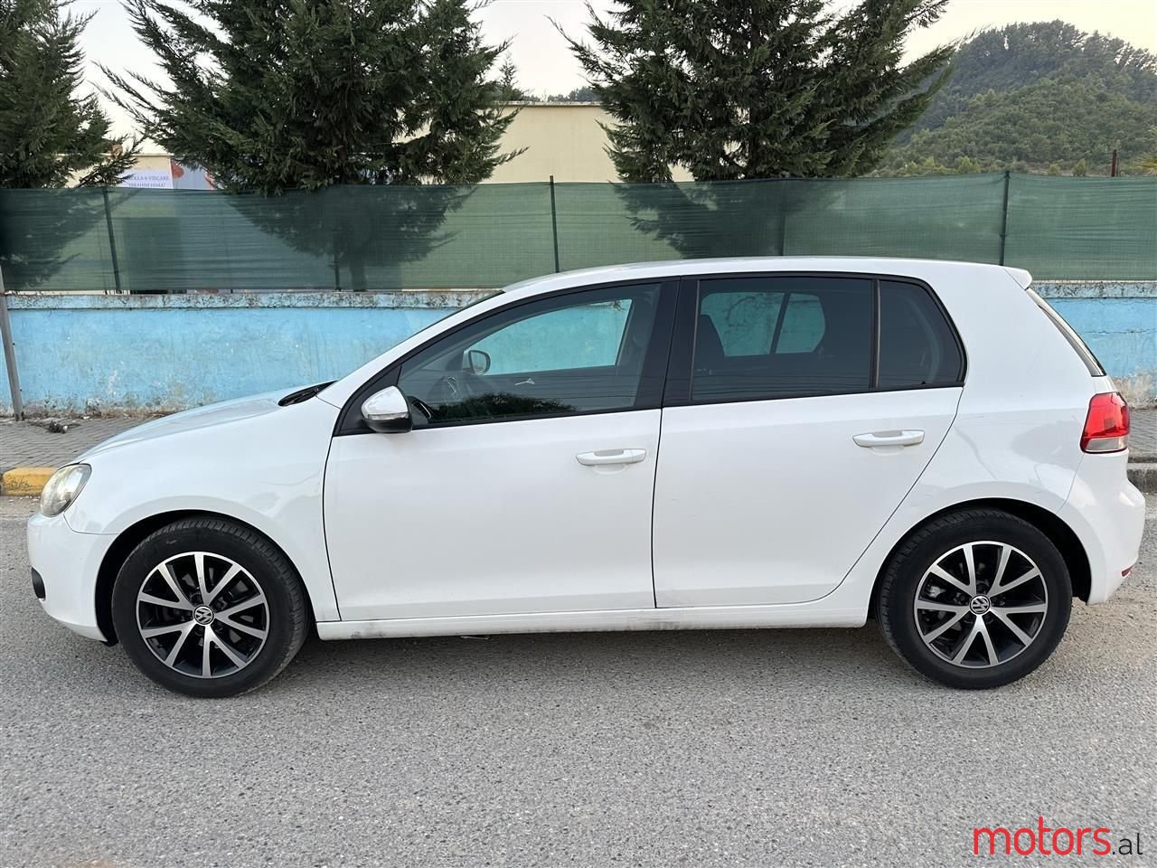 2009' Volkswagen Golf photo #6