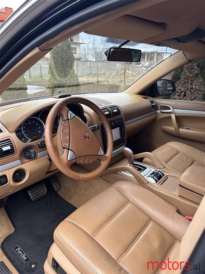 2005' Porsche Cayenne photo #6