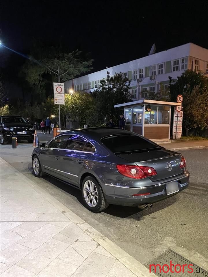 2011' Volkswagen Passat photo #3