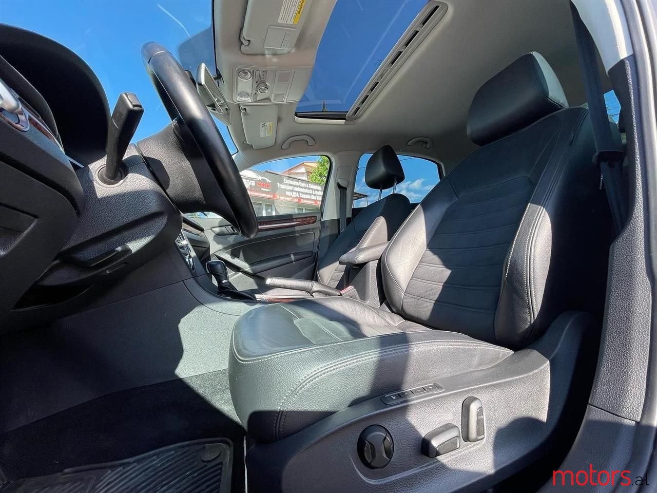 2012' Volkswagen Passat photo #6