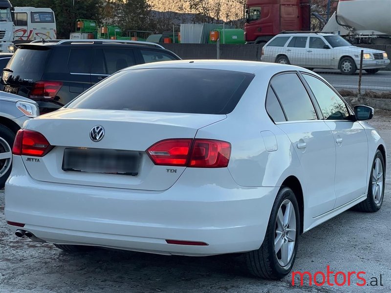 2012' Volkswagen Jetta photo #4