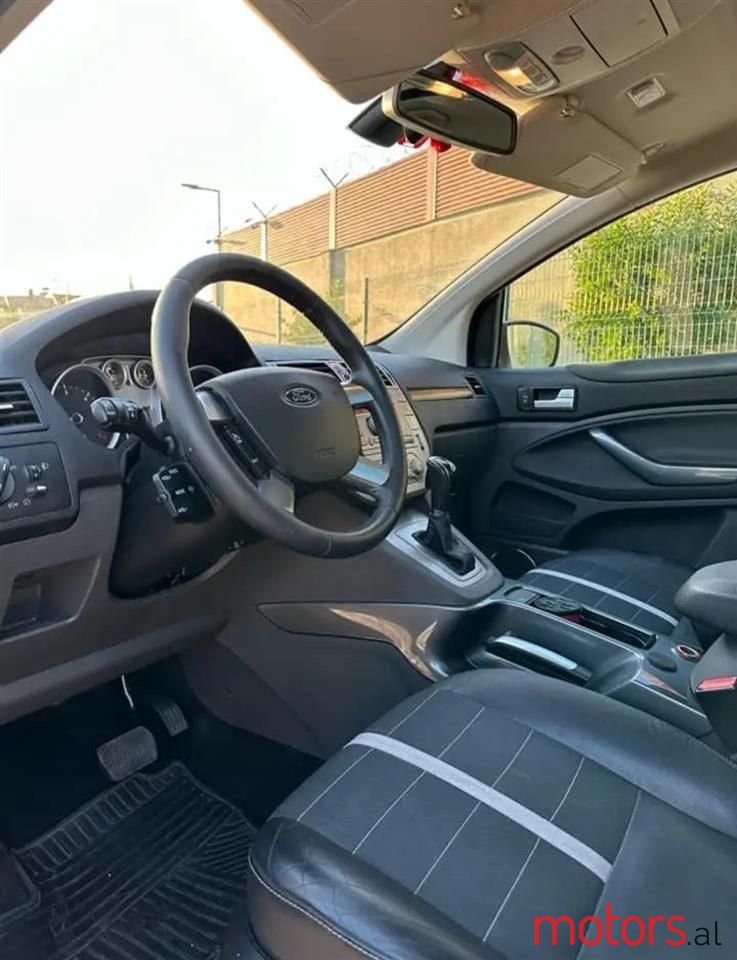 2010' Ford Kuga photo #3