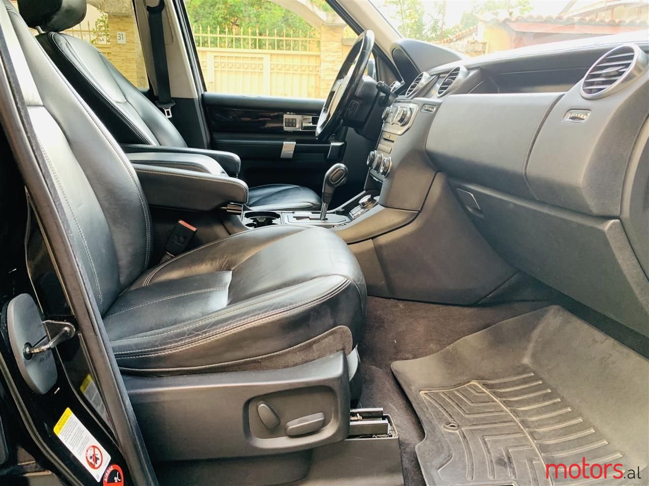 2011' Land Rover Discovery photo #2