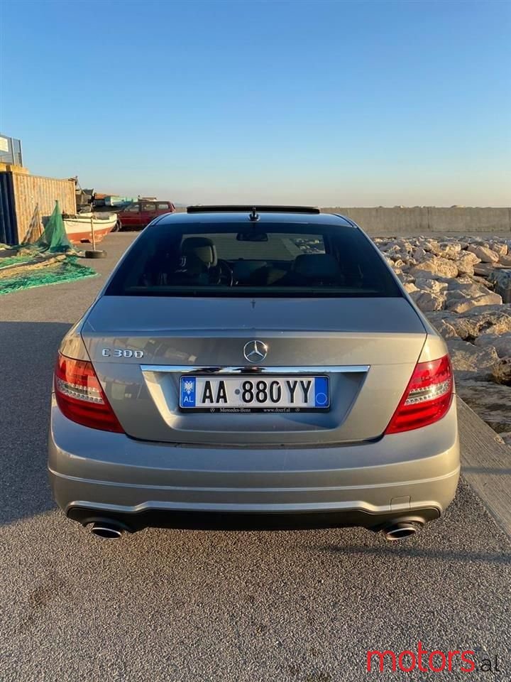 2012' Mercedes-Benz C 300 photo #5