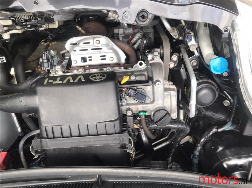 2008' Toyota Yaris photo #3