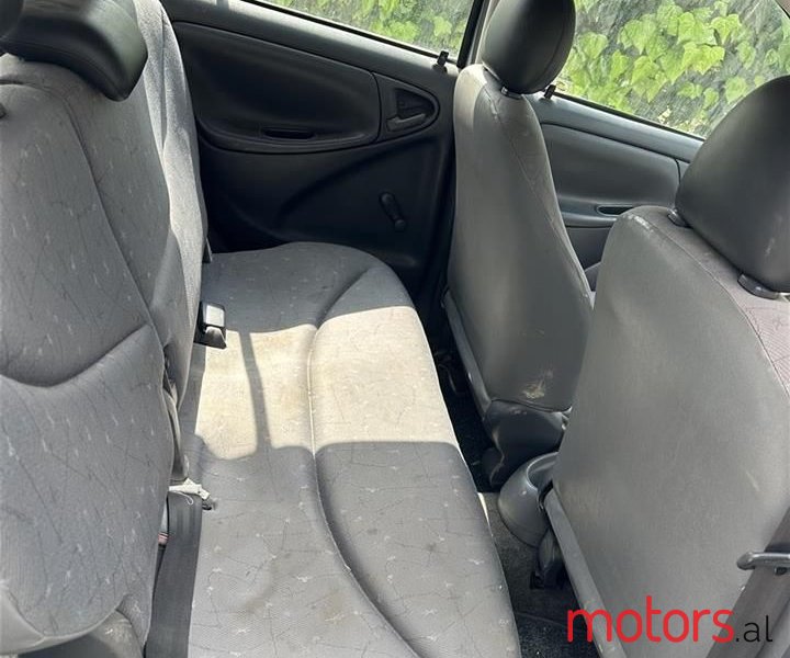2001' Toyota Yaris photo #6