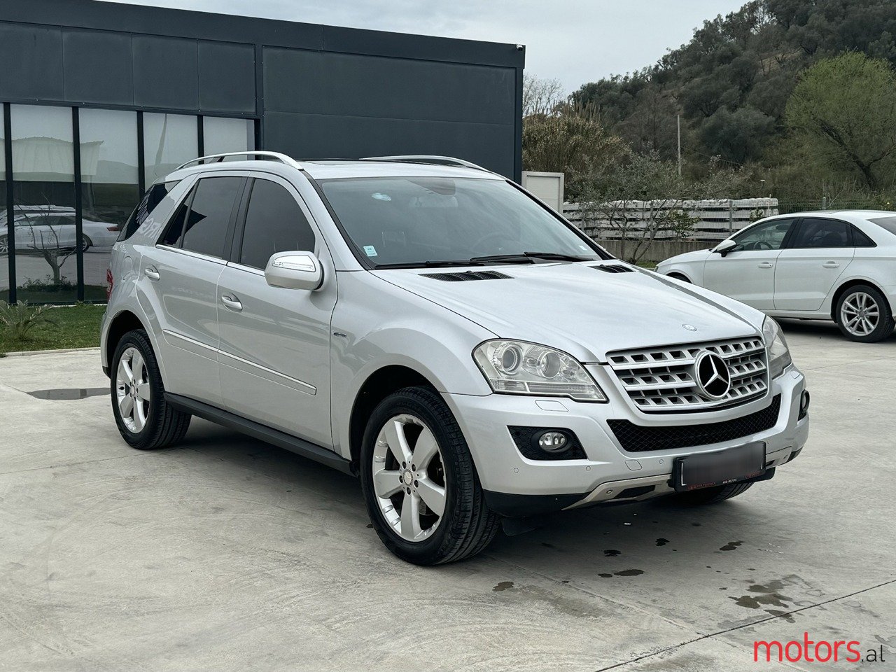 2010' Mercedes-Benz ML 300 photo #2