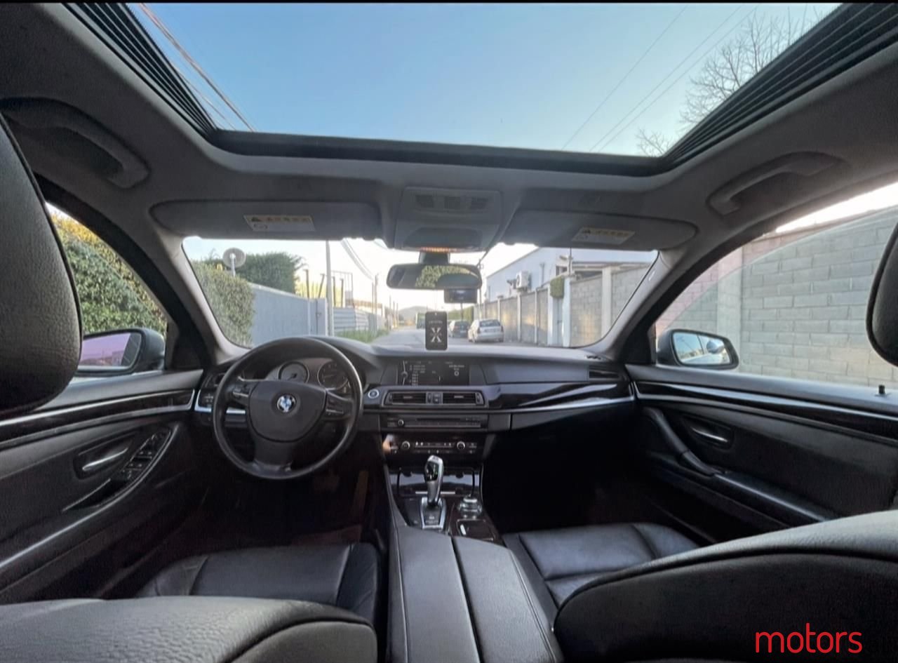 2011' BMW 528 photo #2