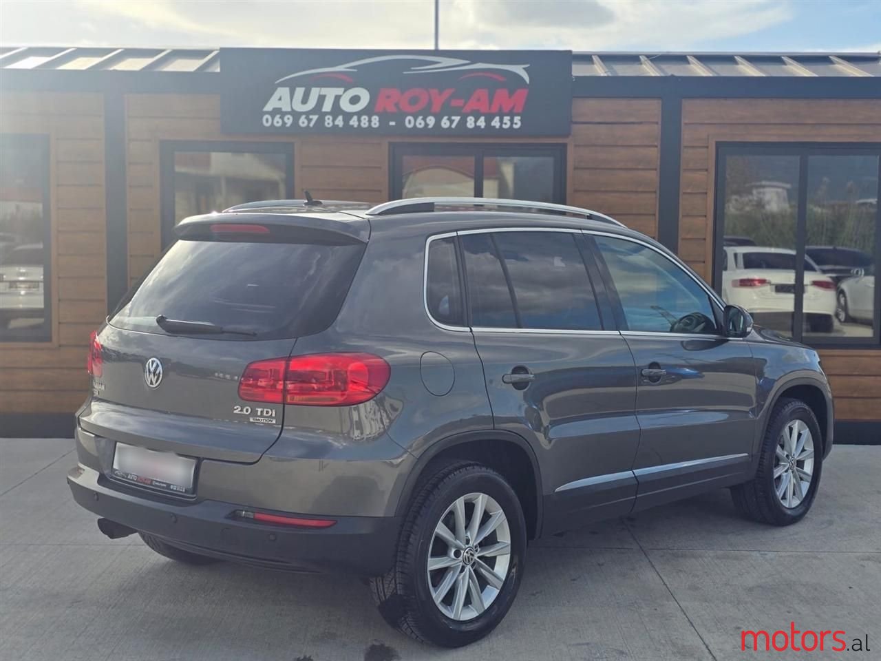 2012' Volkswagen Tiguan photo #3