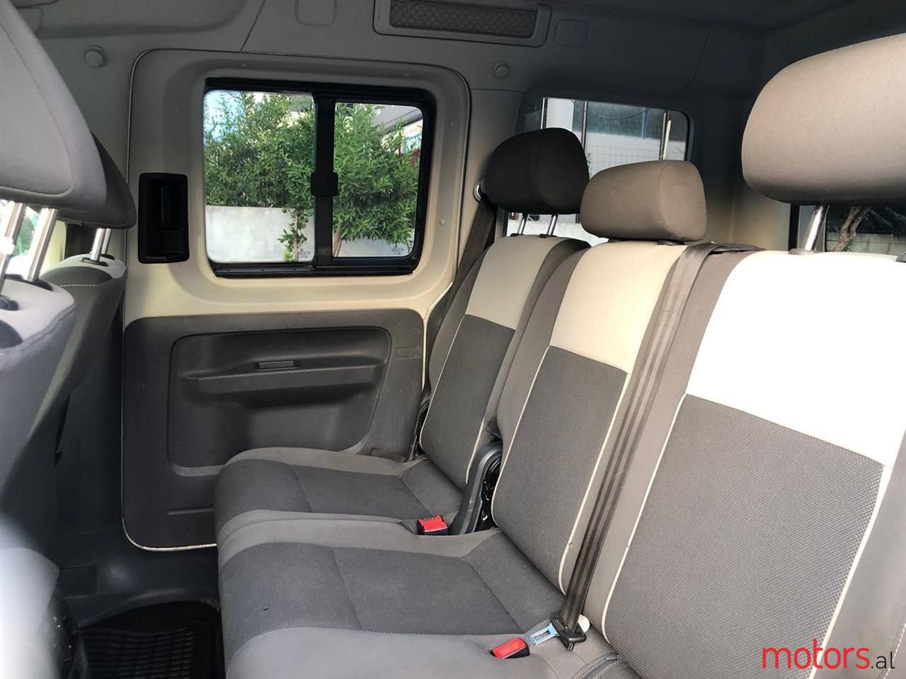 2011' Volkswagen Caddy photo #5