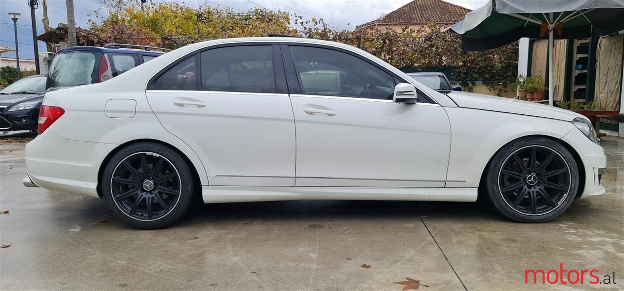 2012' Mercedes-Benz C 300 photo #3