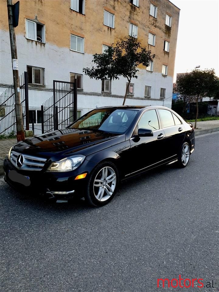 2012' Mercedes-Benz C 300 photo #2