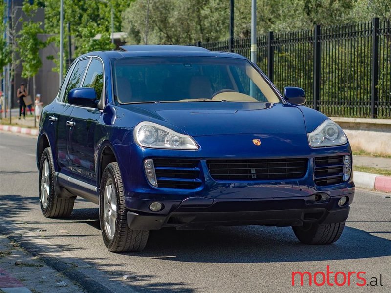 2010' Porsche Cayenne photo #2