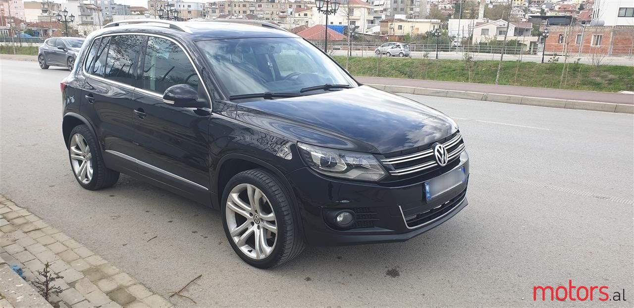 2012' Volkswagen Tiguan photo #4