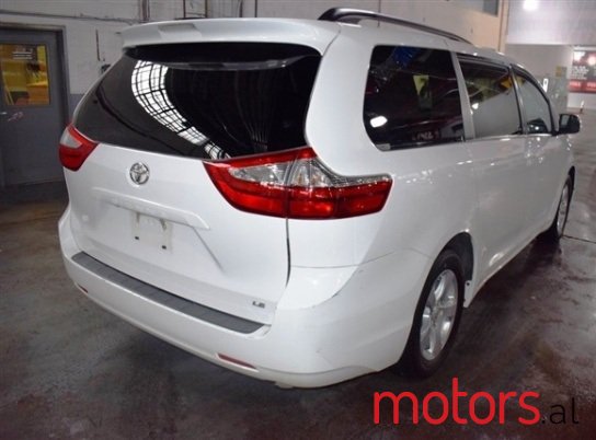 2017' Toyota Sienna 2017 Toyota Sienna photo #3