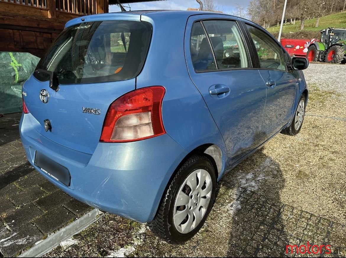 2008' Toyota Yaris photo #2