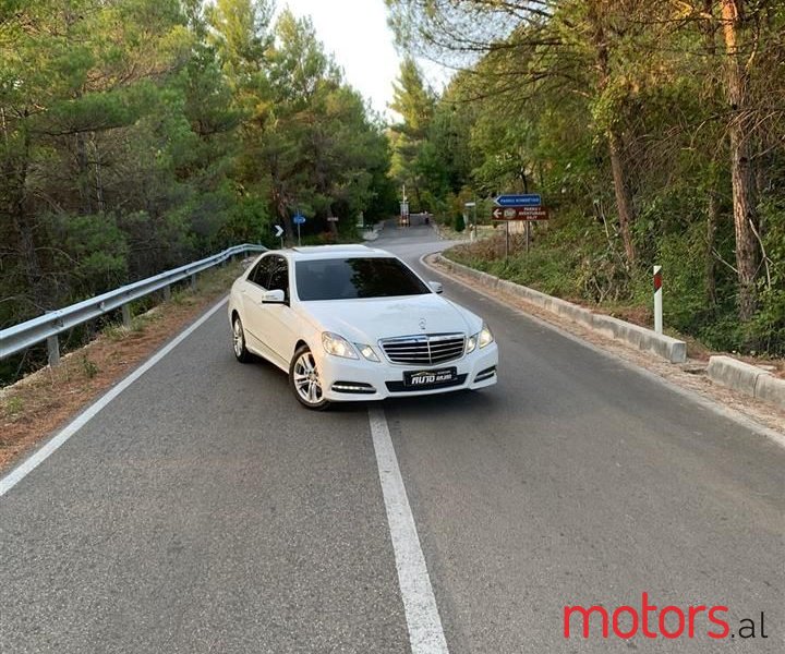 2013' Mercedes-Benz 220 photo #1