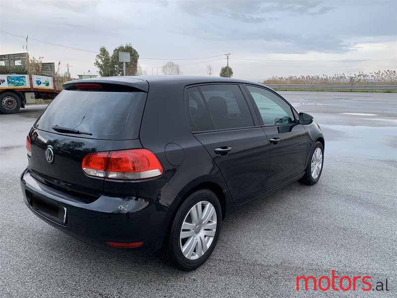 2009' Volkswagen Golf photo #6