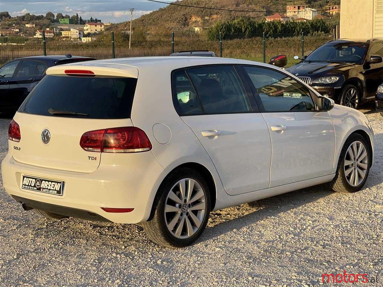 2011' Volkswagen Golf photo #2