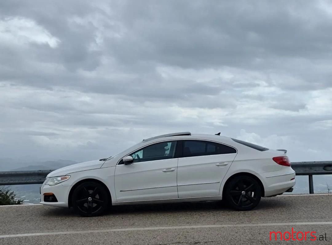 2009' Volkswagen Passat photo #5