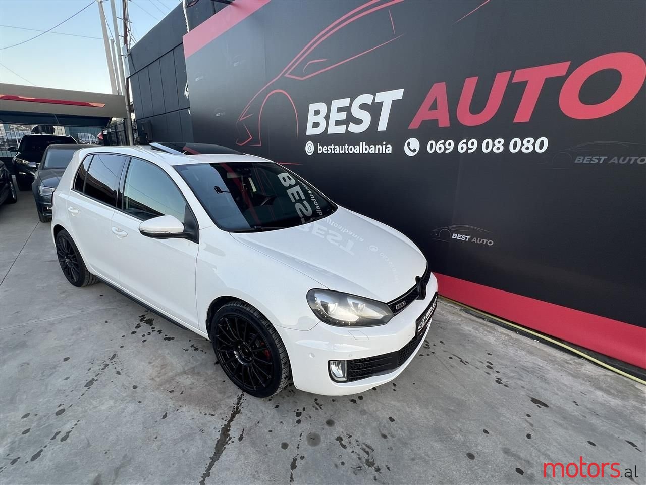 2011' Volkswagen Golf photo #6