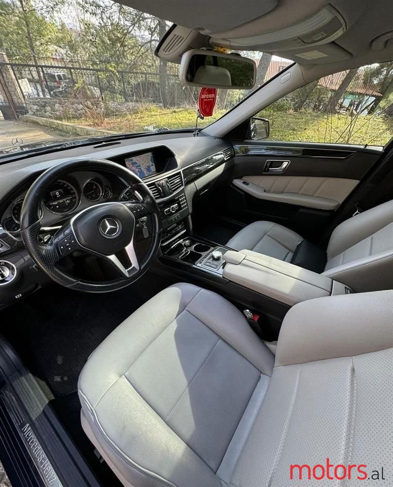 2013' Mercedes-Benz E 220 photo #6