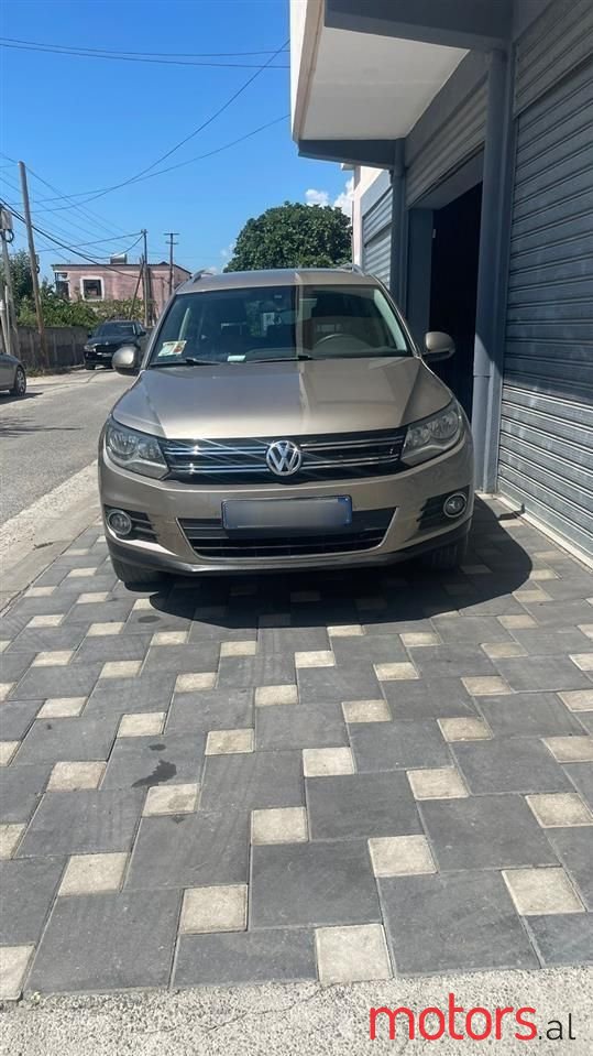 2012' Volkswagen Tiguan photo #6