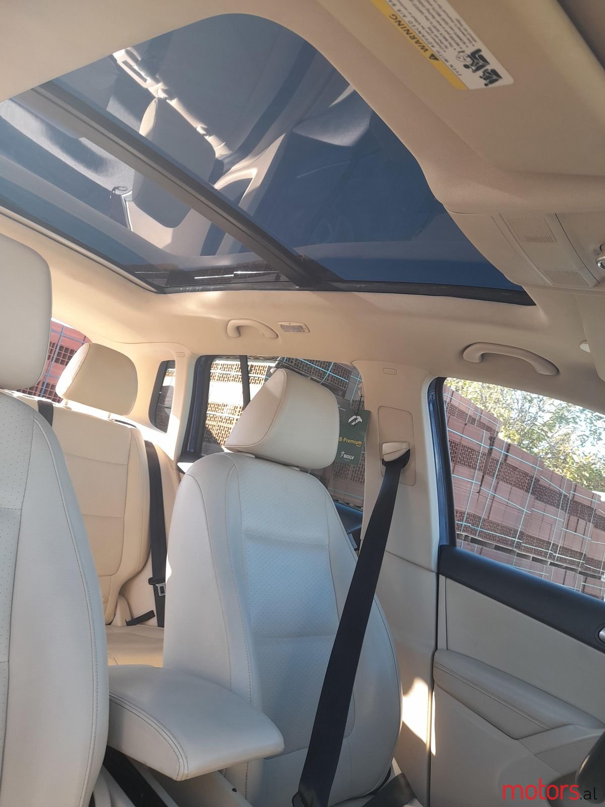 2012' Volkswagen Tiguan photo #2