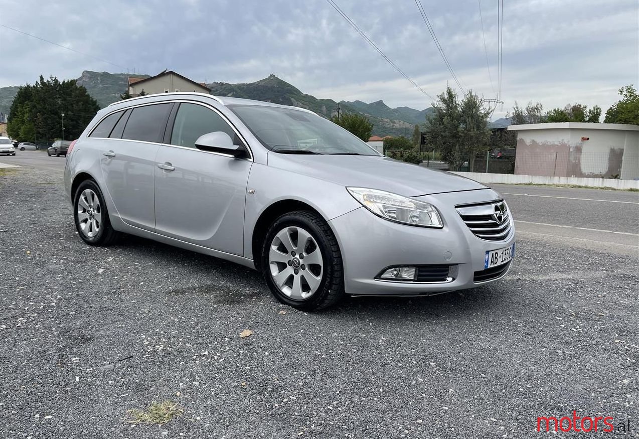 2011' Opel Insignia photo #1