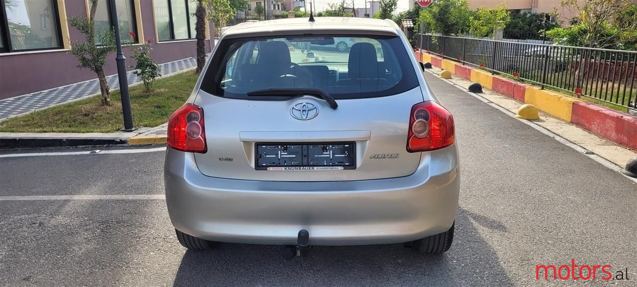 2007' Toyota Auris photo #2