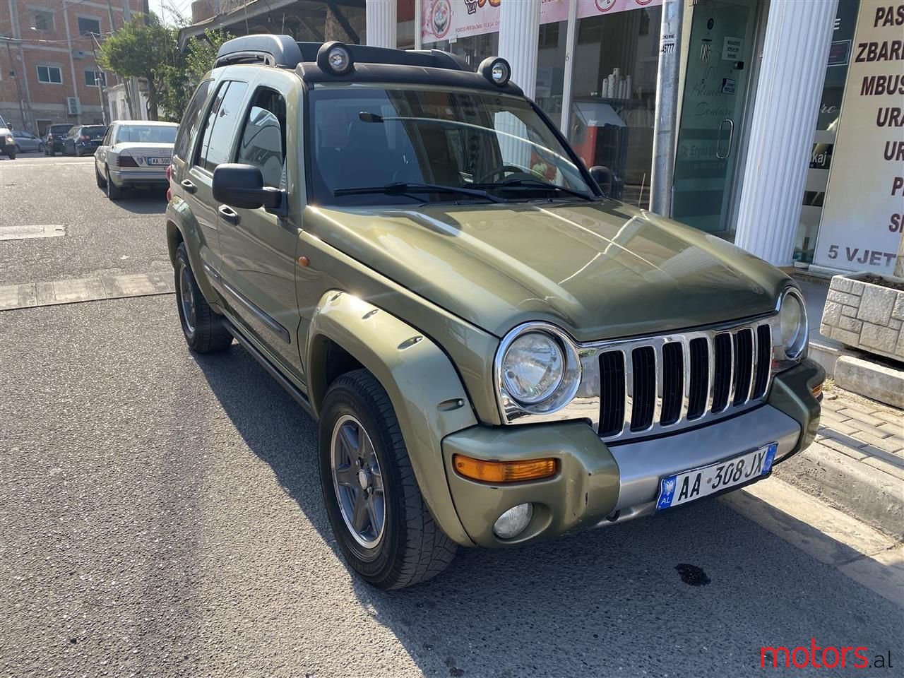 2004' Jeep Cherokee photo #4