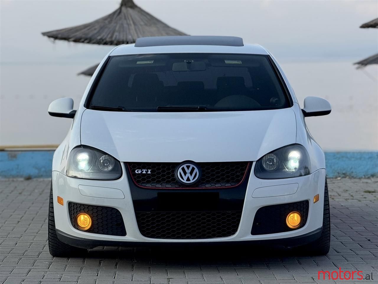 2009' Volkswagen Golf photo #3