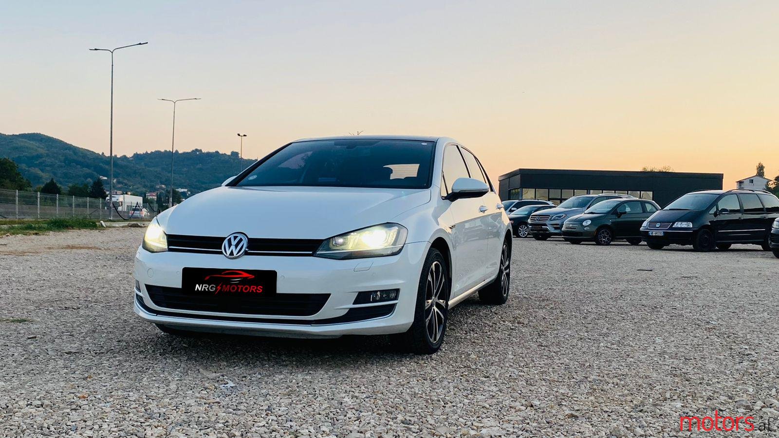 2015' Volkswagen Golf photo #1