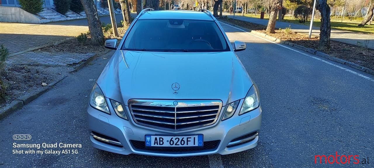 2011' Mercedes-Benz E 250 photo #2