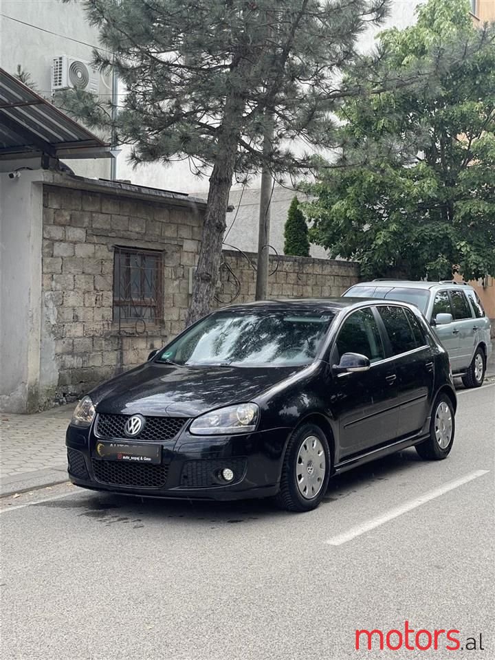 2004' Volkswagen Golf photo #3