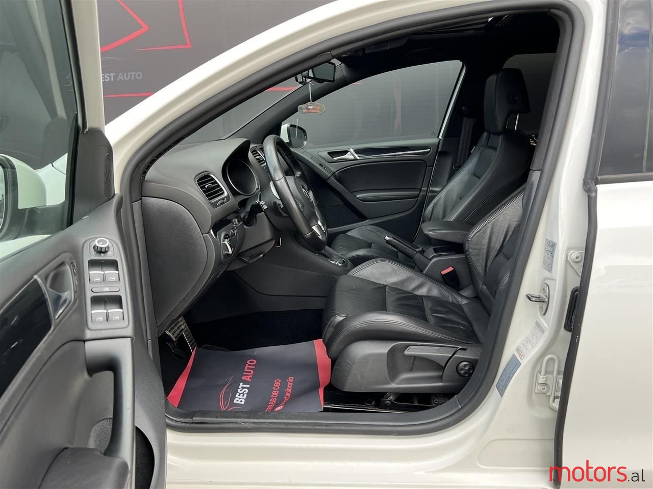 2011' Volkswagen Golf photo #5