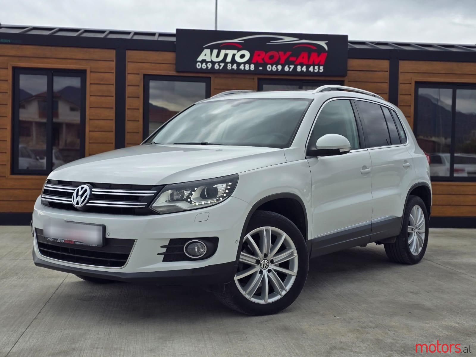 2015' Volkswagen Tiguan photo #1