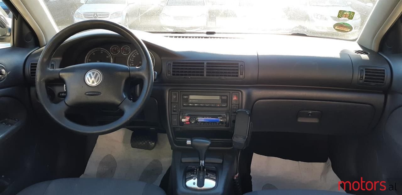 2004' Volkswagen Passat photo #3