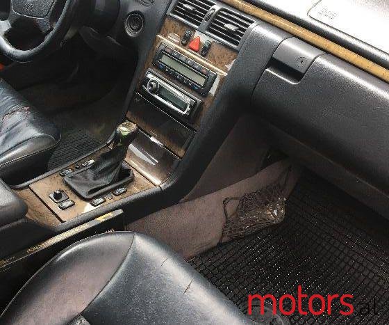 1999' Mercedes-Benz E-Class photo #2