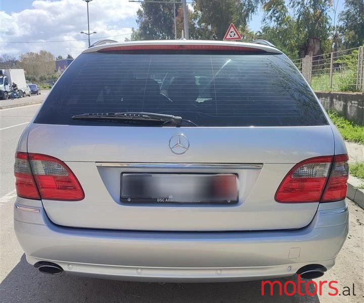2008' Mercedes-Benz E 200 photo #6