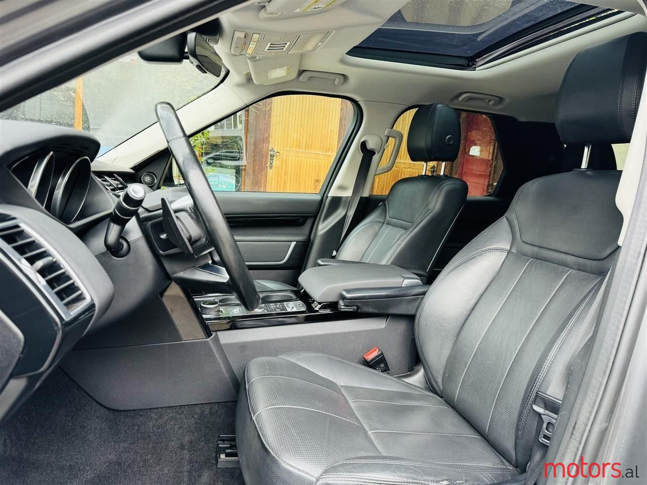 2017' Land Rover Discovery photo #6