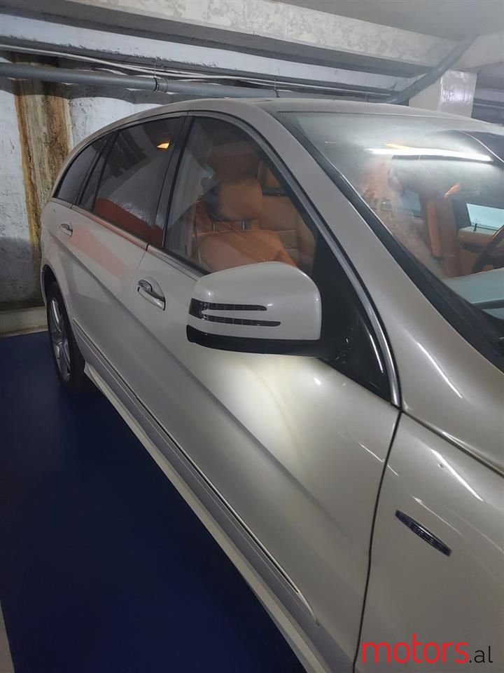 2011' Mercedes-Benz R 350 photo #2