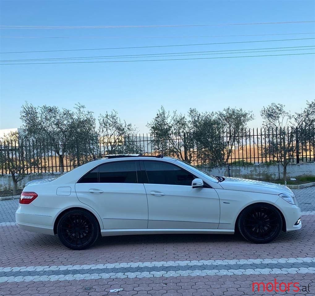 2009' Mercedes-Benz E 350 photo #3