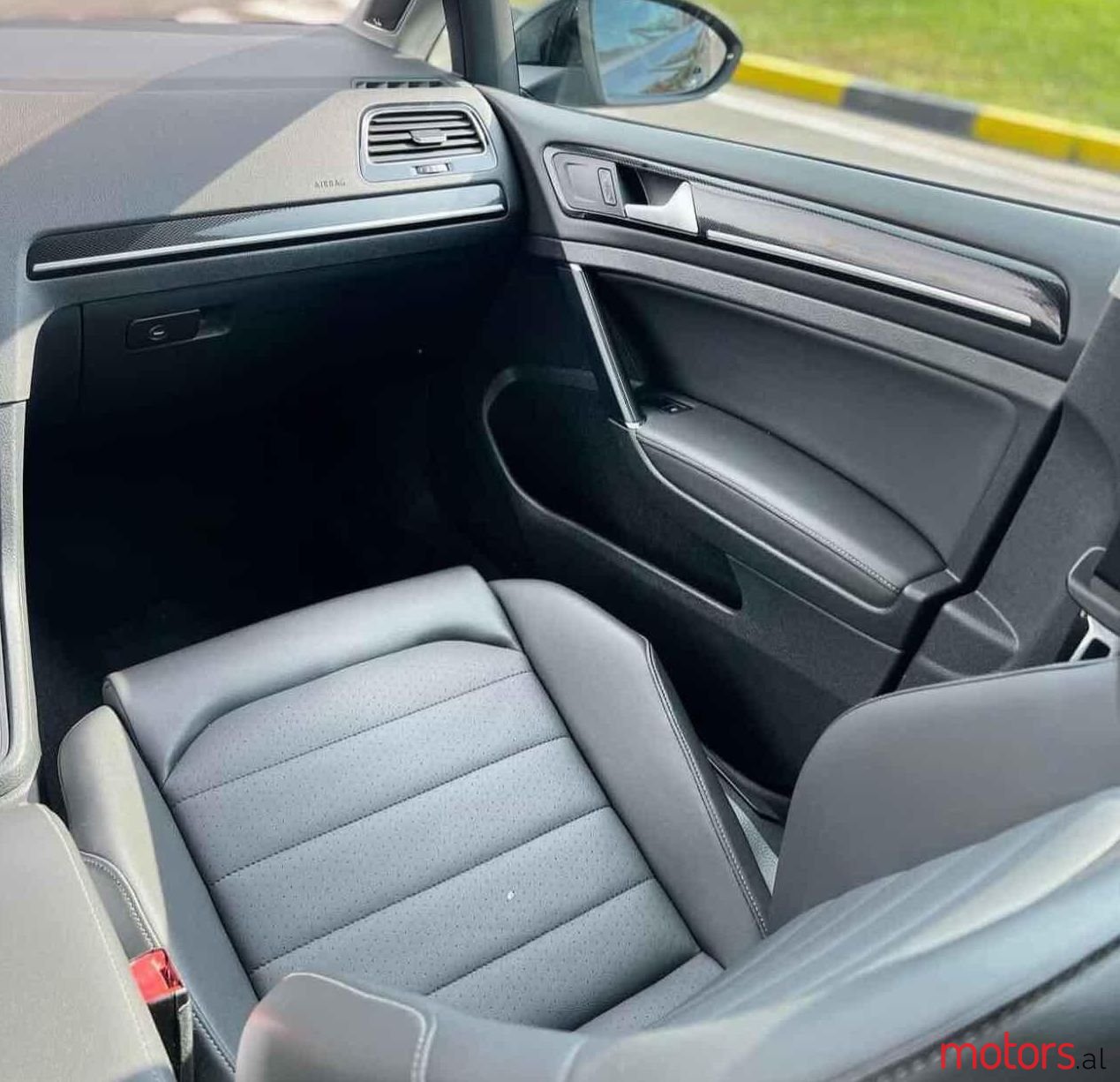 2015' Volkswagen Golf photo #4