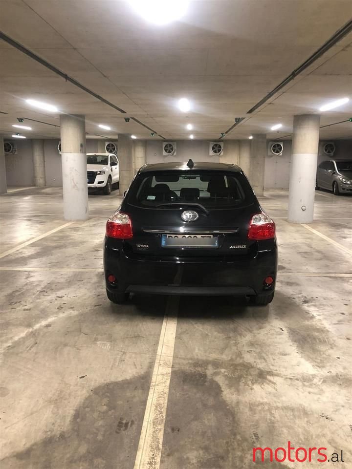 2011' Toyota Auris photo #4