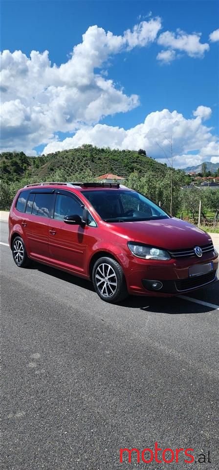 2012' Volkswagen Touran photo #3