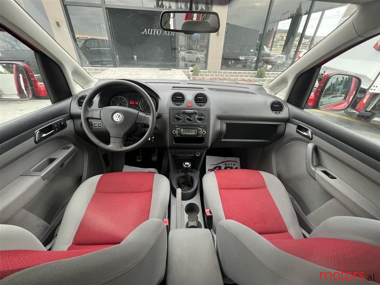 2009' Volkswagen Caddy photo #4