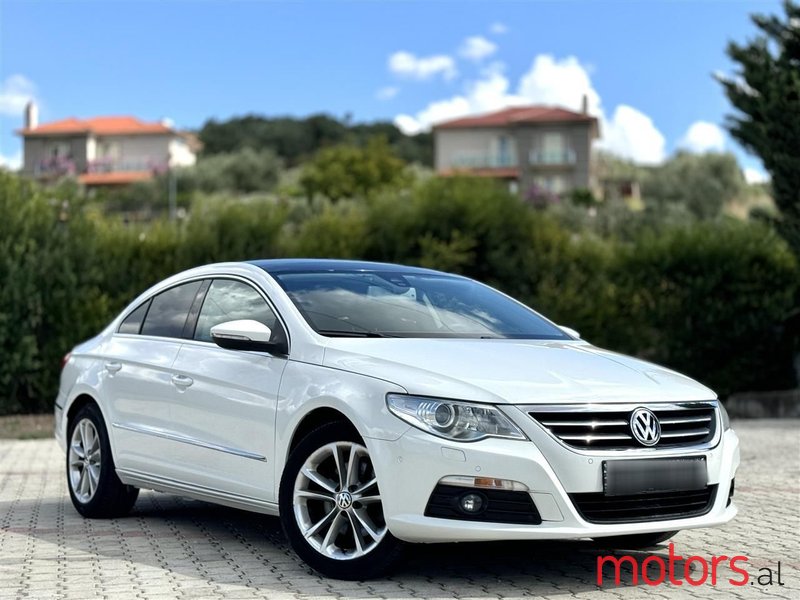 2010' Volkswagen Passat photo #1