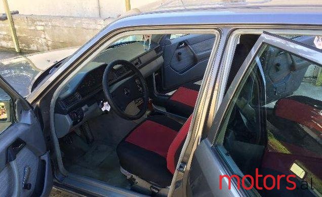 1988' Mercedes-Benz 250 photo #1